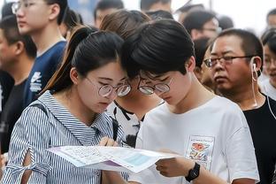 巴萨老队友重逢！伊涅斯塔抵达日本，后天代表神户战迈阿密国际